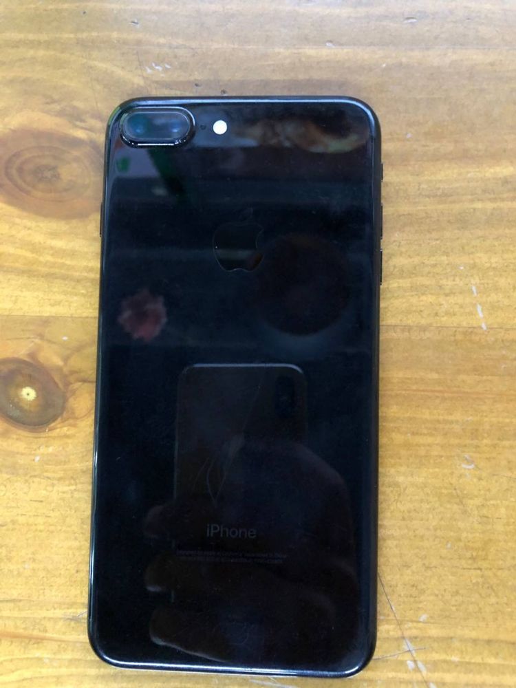 Продам IPhone 7 plus