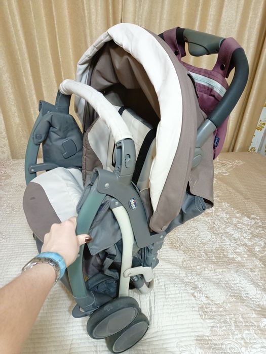 Продаётся коляска chicco