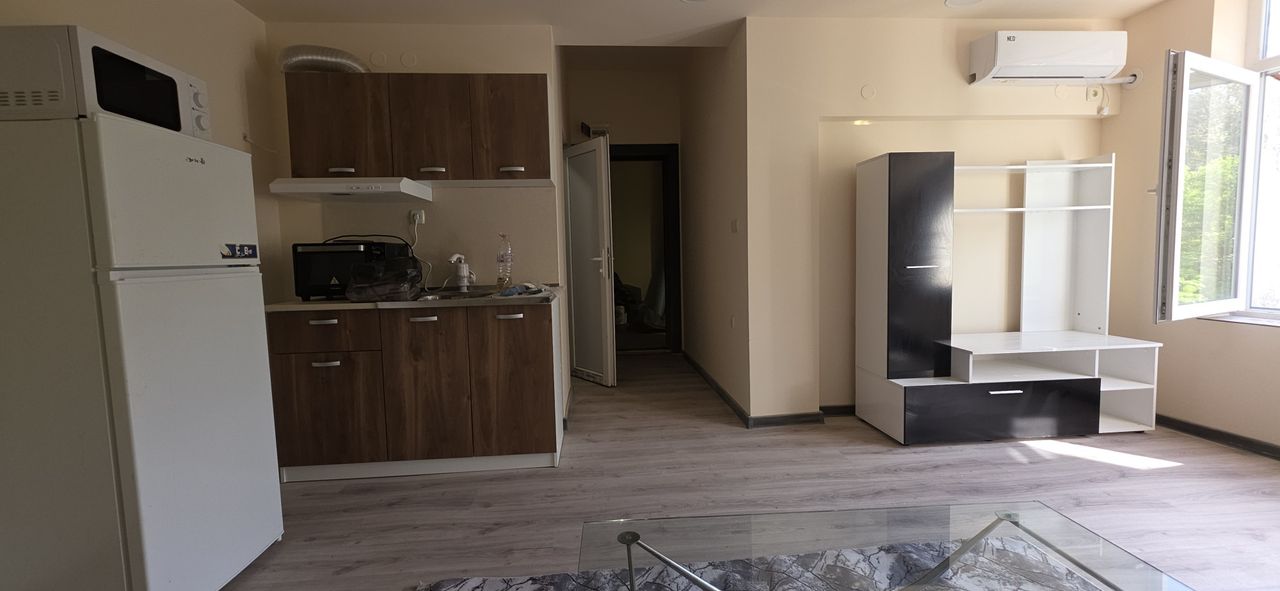 Дава се под наем Ателие в Плевен, Широк център - 30 кв.м за 204 € - Снимка #2