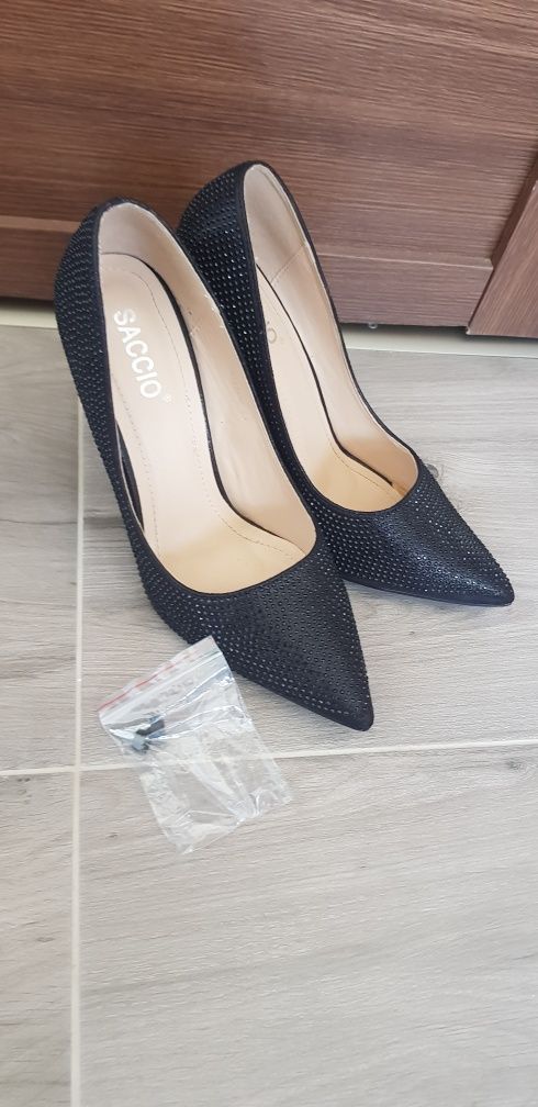 Pantofi stiletto