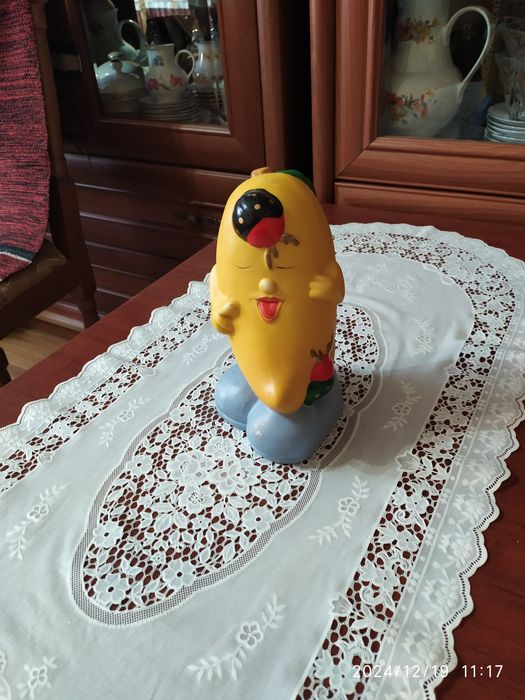 Оригинальная подставка для ложек, расчесок.