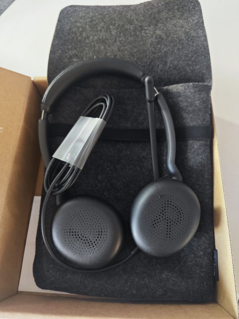 ЧИСТО НОВИ: Jabra Evolve2 30 headset