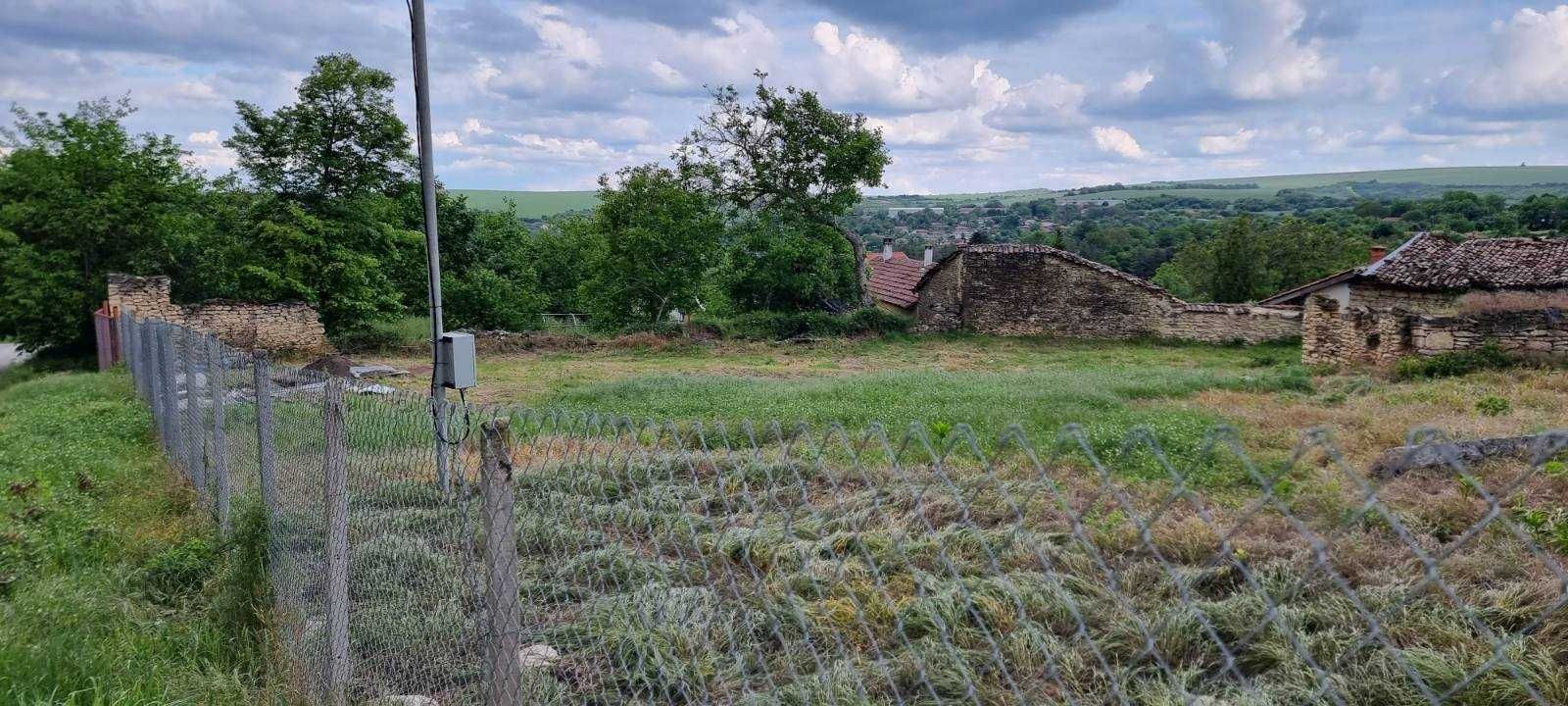 550-Продава се дворно място в село Пороище!