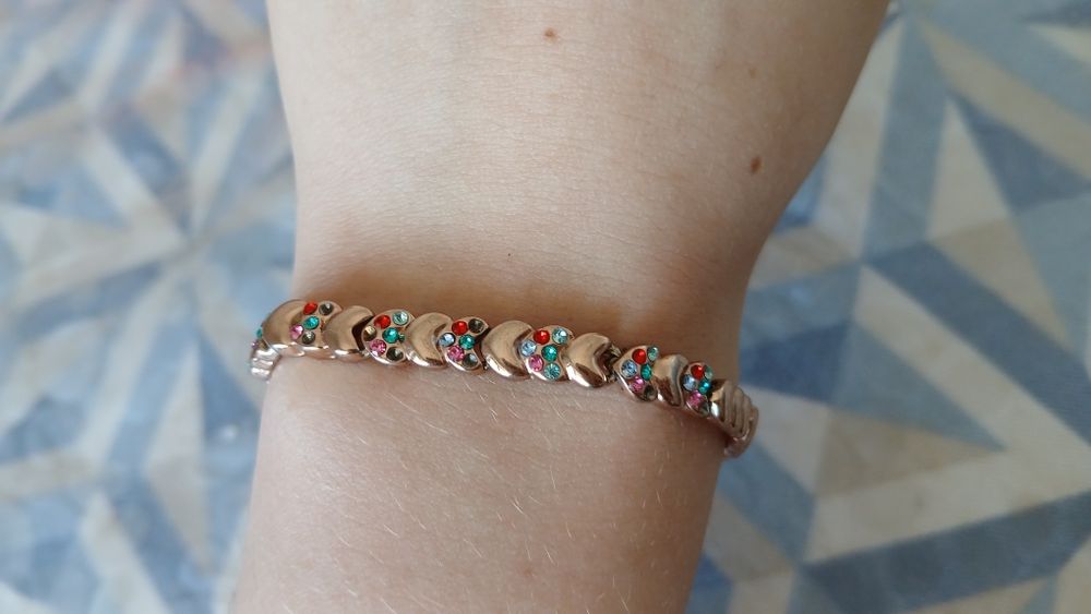 Браслет с сердечками