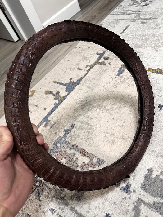 Оплетка на руль из натуральной кожи крокодила