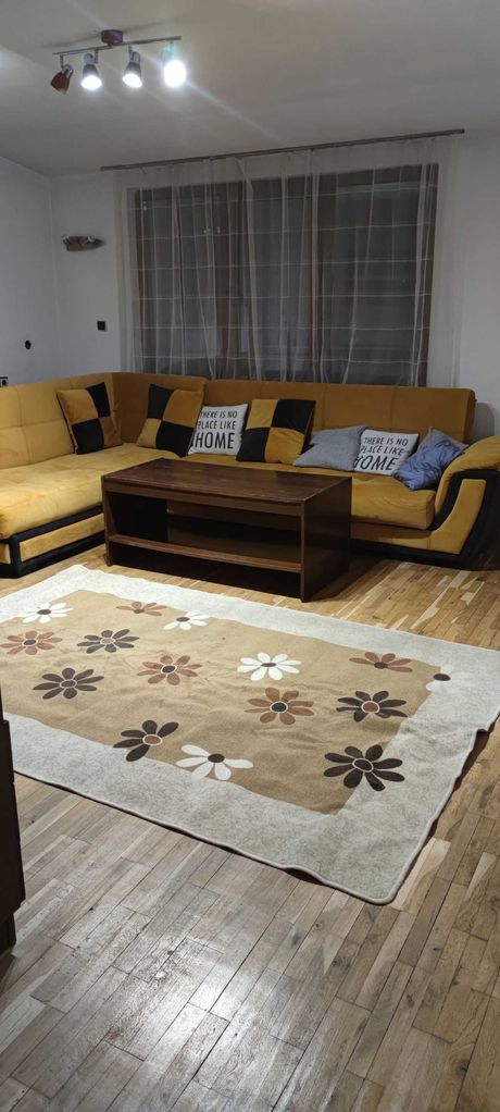 Дава се под наем Тристаен апартамент в Казанлък - 80 кв.м за 178.5 € - Снимка #1