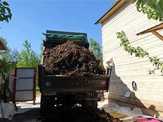 Перегной хороший 8 кубов ( конский, говяжьий) с доставкой .