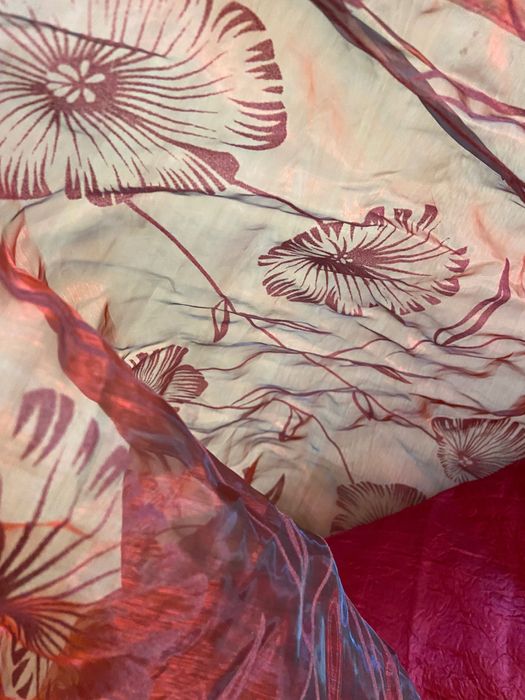 Луксозен плат/сребристо и винено червено и ефектно червено перде