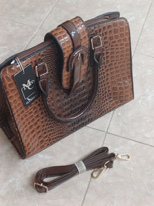 Poșetă damă maro – nouă, piele ecologică, elegantă și practic