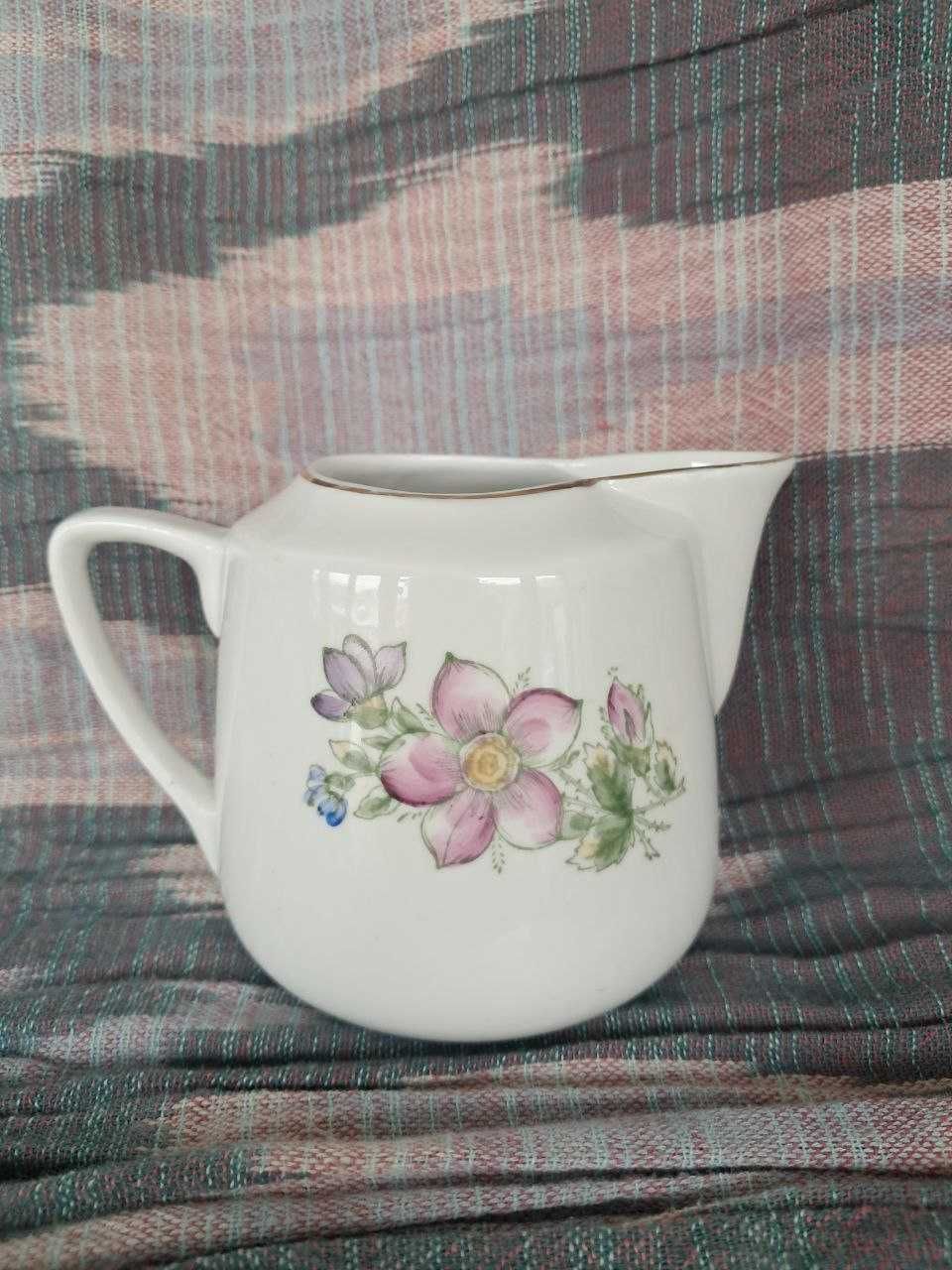 Редкий старинный фарфоровый сливочник, молочник.