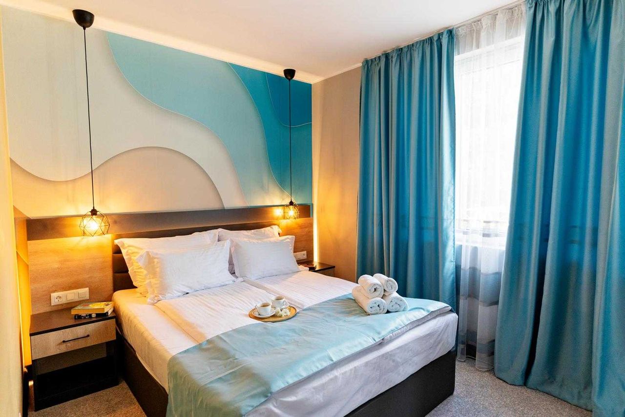 Продава се Хотел в к.к. Слънчев бряг - 8000 кв.м за 688 €/кв.м - Снимка #3