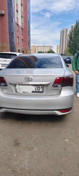 Продам автомобиль Тойота Авенсис