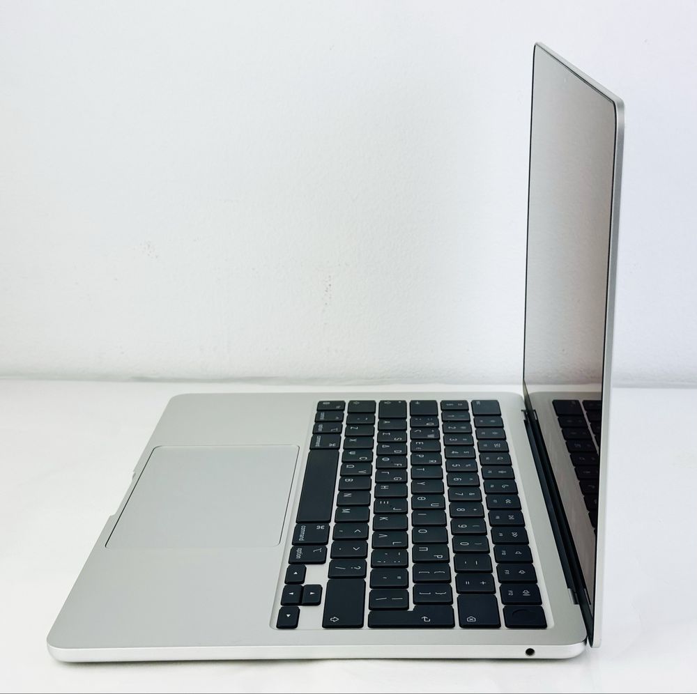 НОВ! Apple MacBook Air 13" M2 16RAM 256SSD Silver Гаранция!