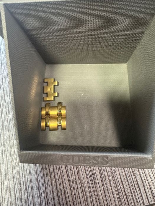 Ръчен часовник Guess