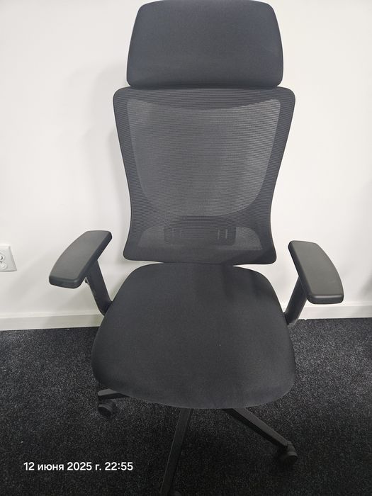 Кресло офисное сетчатая спинка