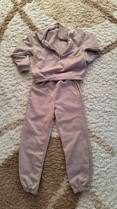 Отдам бесплатно женскте вещи 42-44