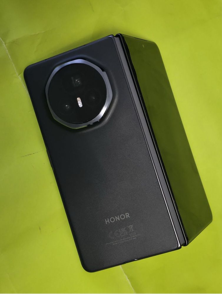 КАТО НОВ 512GB Honor Magic V3 Yettel Гаранция 2027г. Black / Черен v 3