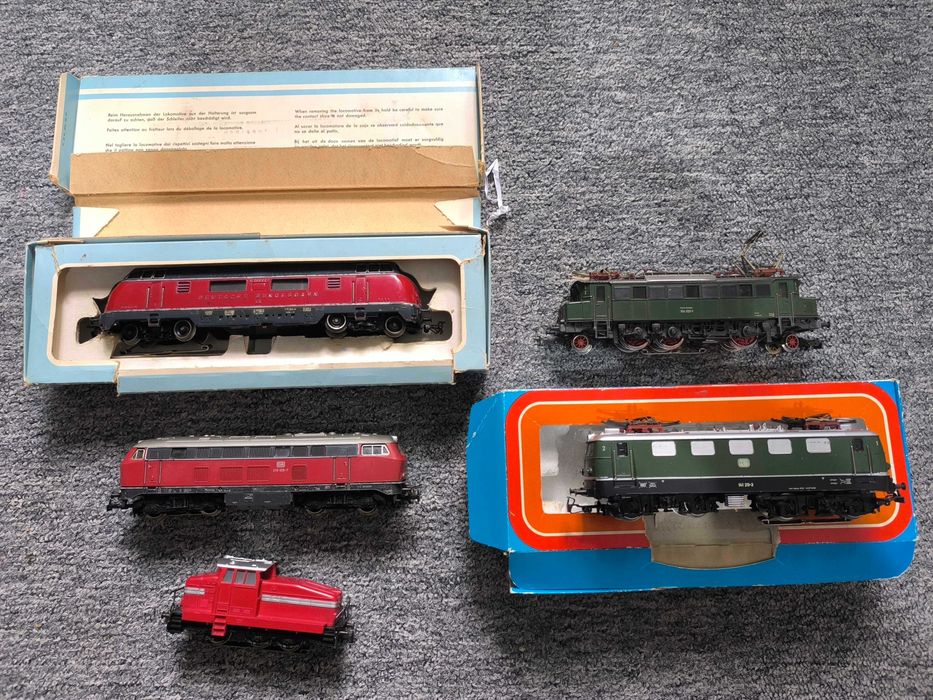 Lot vagoane si locomotive scara HO