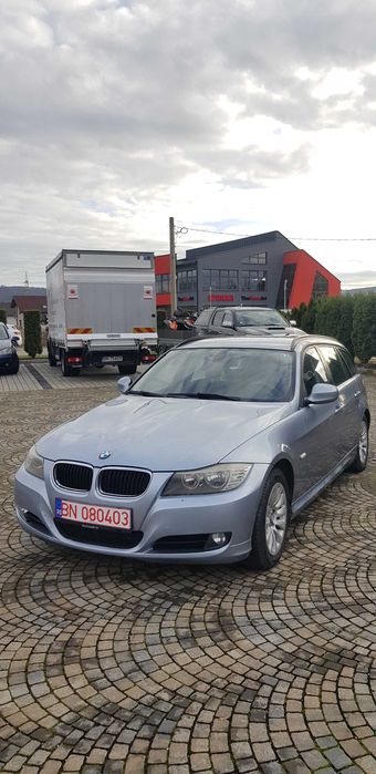 Bmw 318 an 2010 .