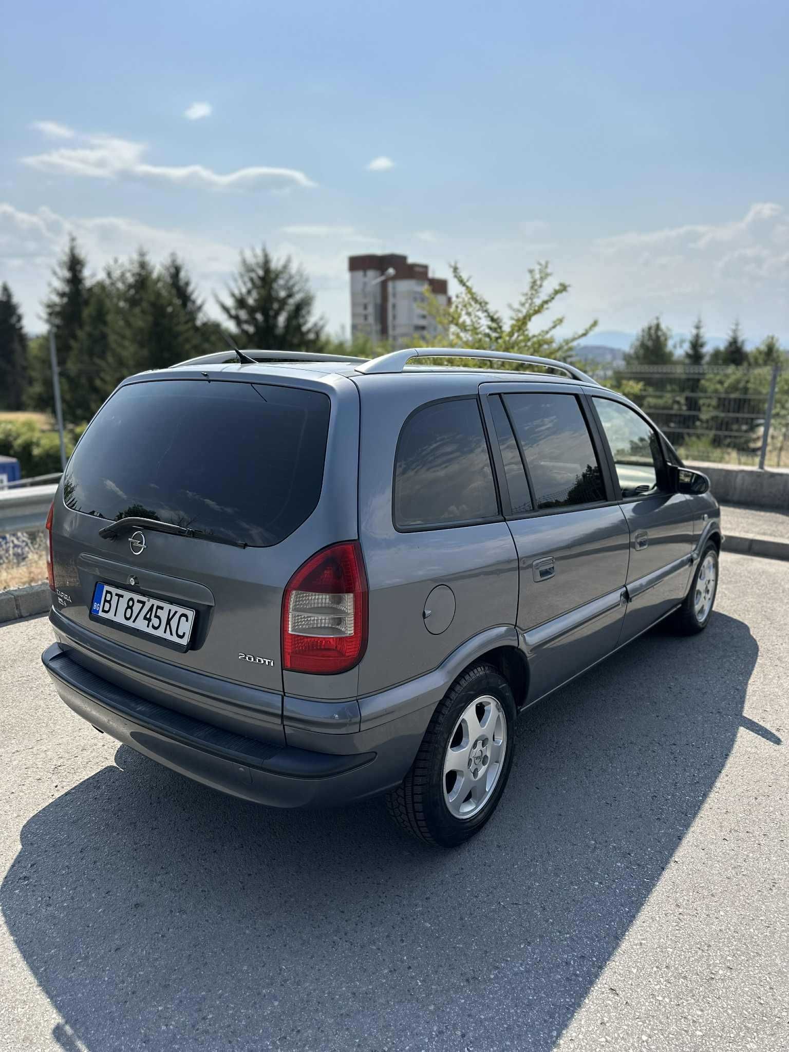 Opel Zafira 2.0 DTI, 100 к.с., автомат, 7 места – 2005 г.