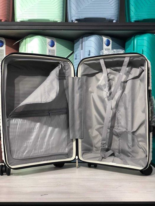 Чемодан фирменный