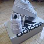 Adidasi adidas albi fete noi nr36 originali 200 lei