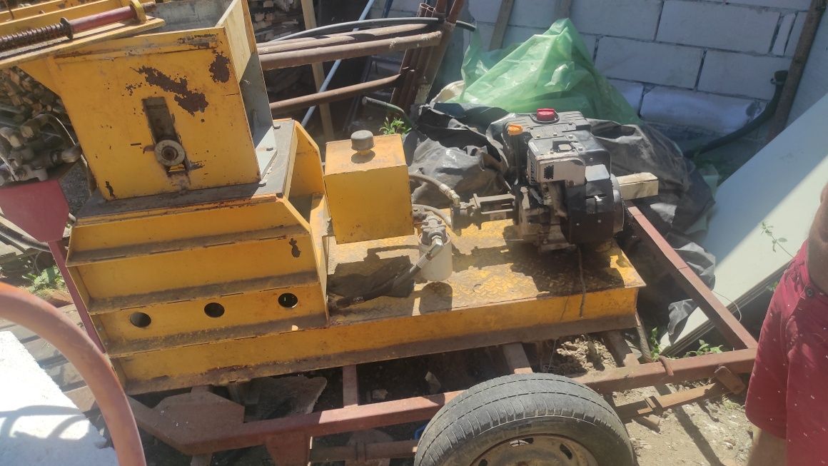 Presa cărămidă semiautomata