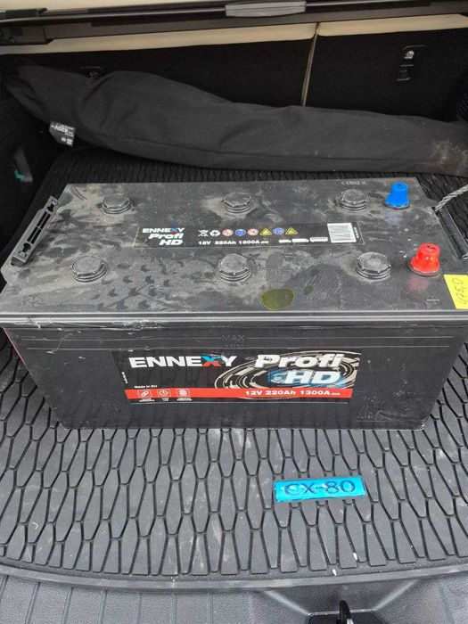 Продава се тягов акумулатор 220 Ah