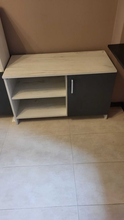 Продавам нов шкаф за ТВ