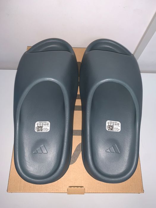 Yeezy slides noi