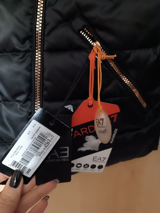 Vând geaca Emporio Armani