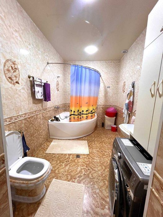 Уч Кахрамонда ховли сотаман. 5 сот. продаю участок со всеми удобствами