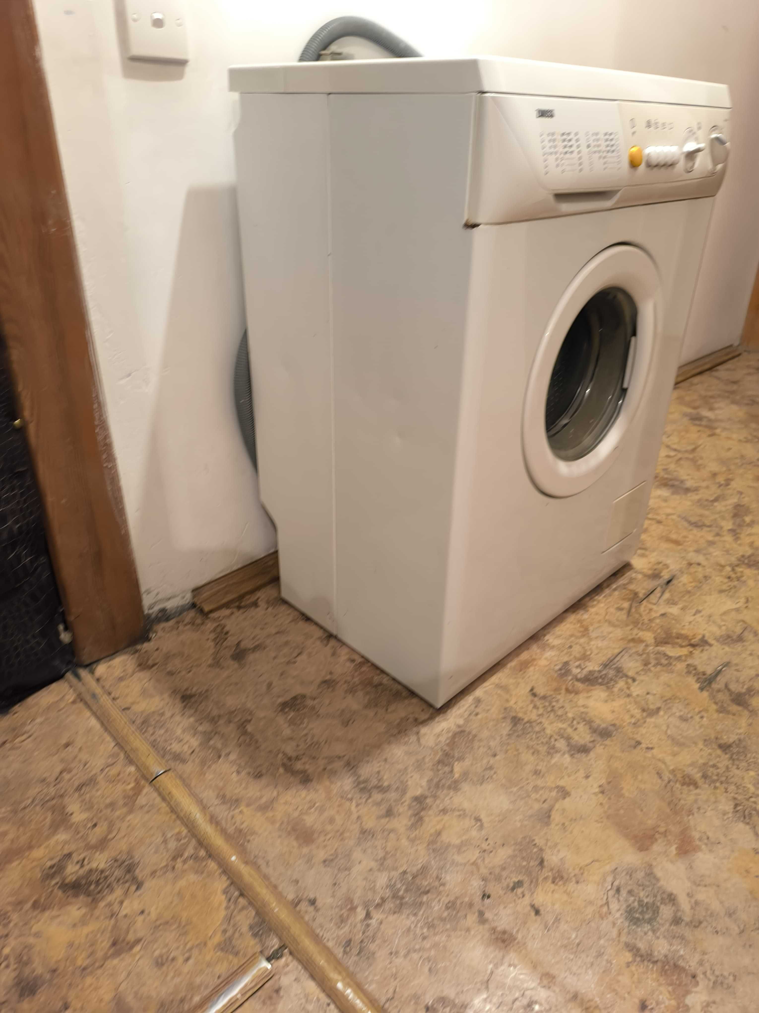 Продаю стиральную машинку Zanussi f805n