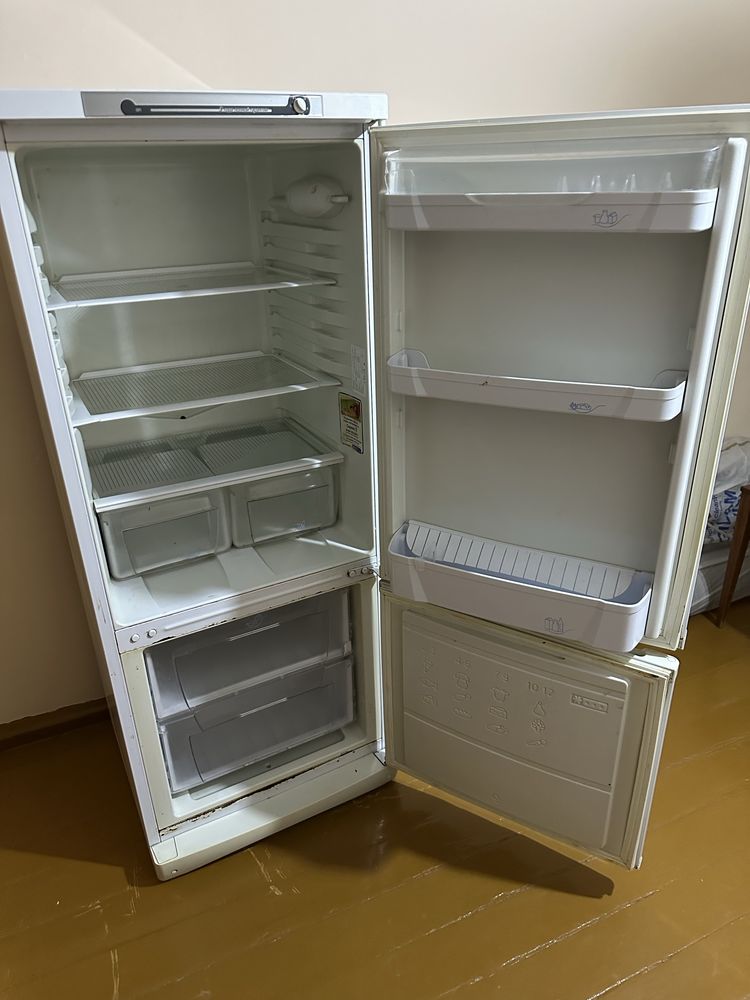 Продается двухкамерный холодильник indesit sb 15020