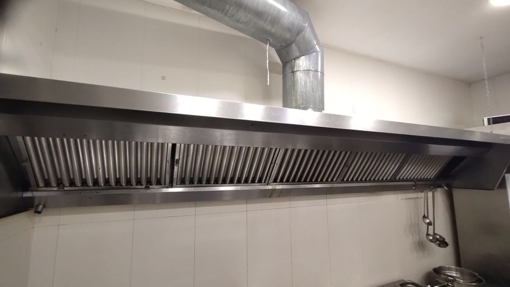 Hota profesionala 
280 cm sau 3 m 
2500 lei negociabile