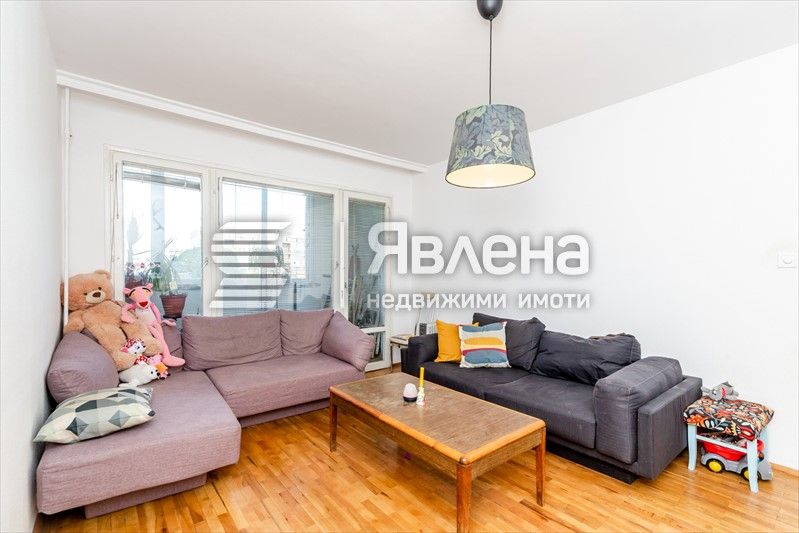 Продава се Тристаен апартамент в София, Надежда 4 - 88 кв.м за 2046 €/кв.м - Снимка #1