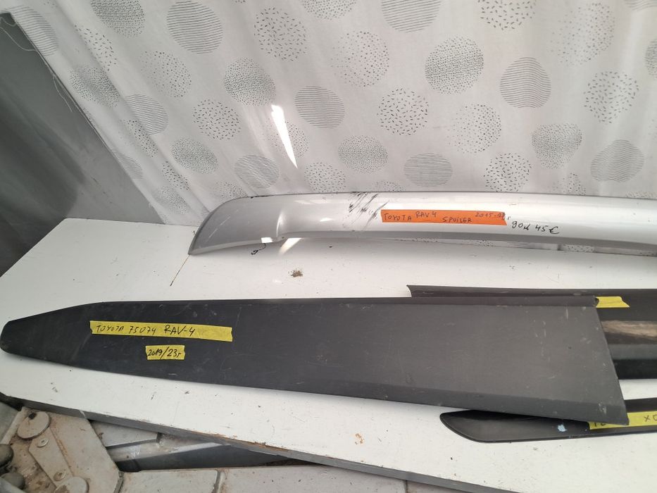 Лайсна врата калник споилер Toyota Rav4 2018/24 г