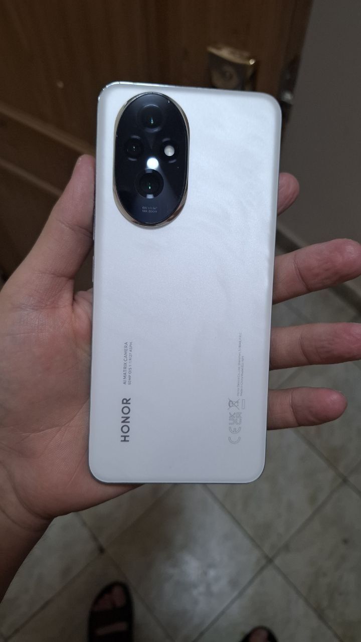 Honor 200 8+8 gb RAM, 256 gb ROM
