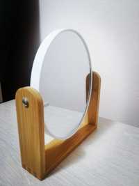 Oglindă cosmetică cu două fețe, cu suport din bambus