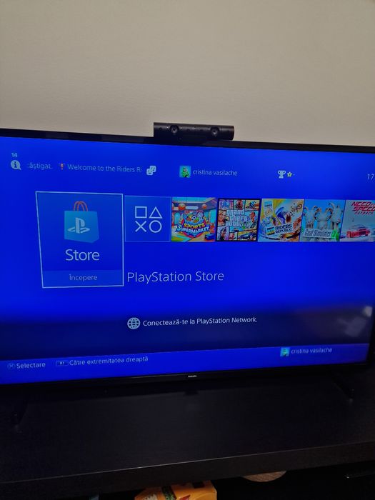 Vând  consola PS4  1 Tera pachet