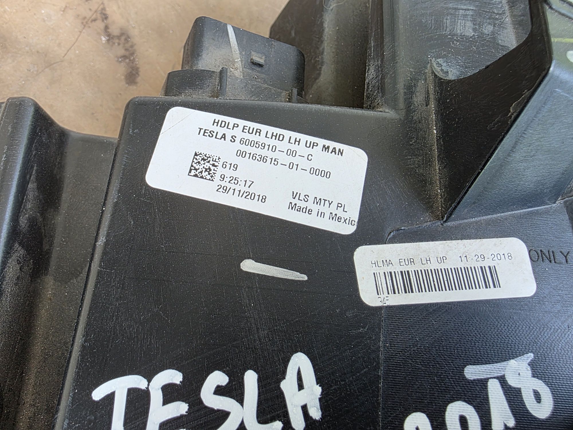 Tesla model S 2018 ляв фар