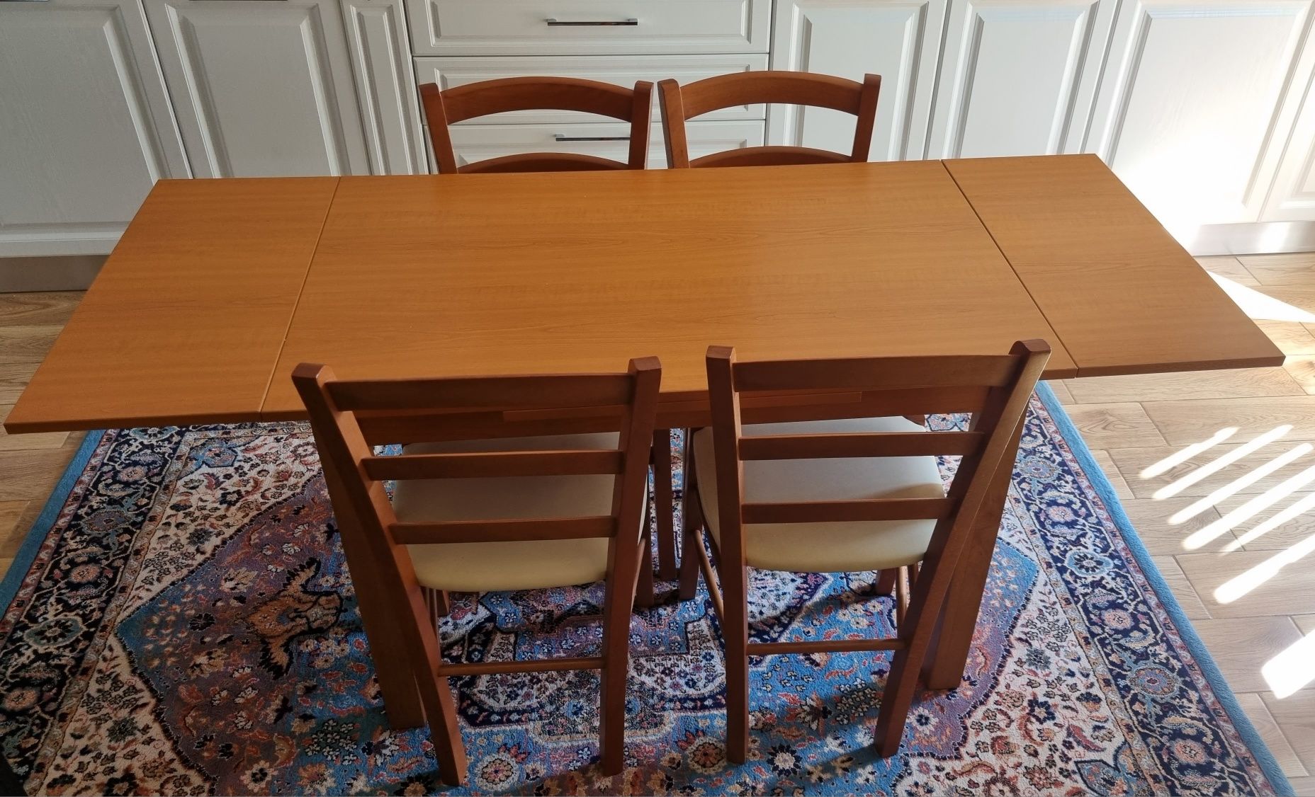 Set Masa de bucătărie extensibila 110-170 cu 70 plus 4 scaune tapitate