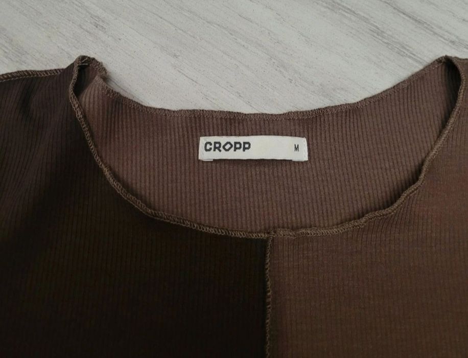 Top in patrate Cropp