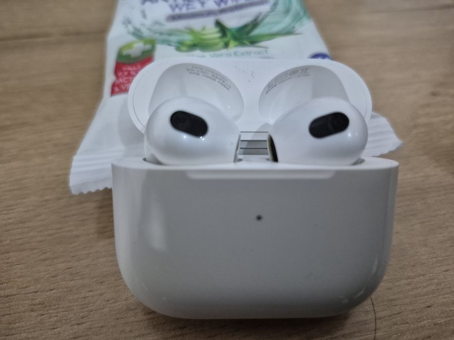 Продам Airpods 3
