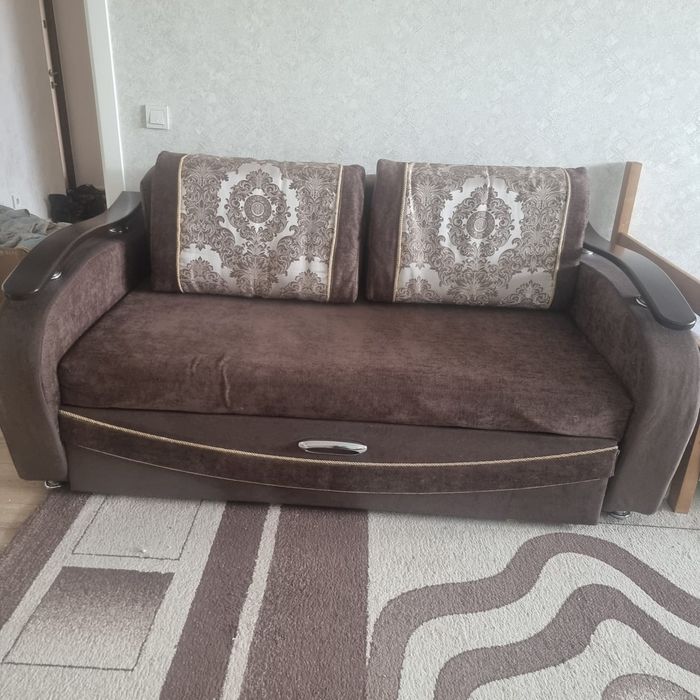 Продаётся диван.