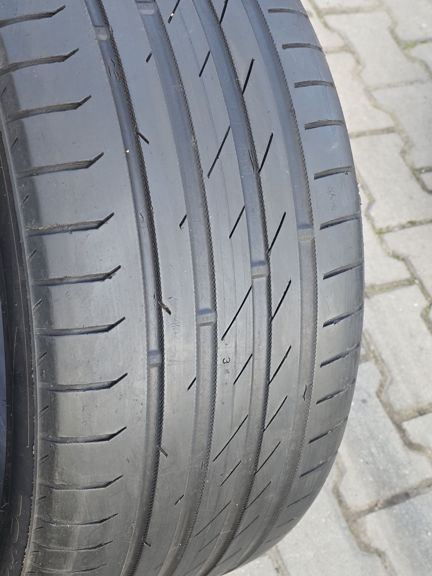 235 40 19 nokian