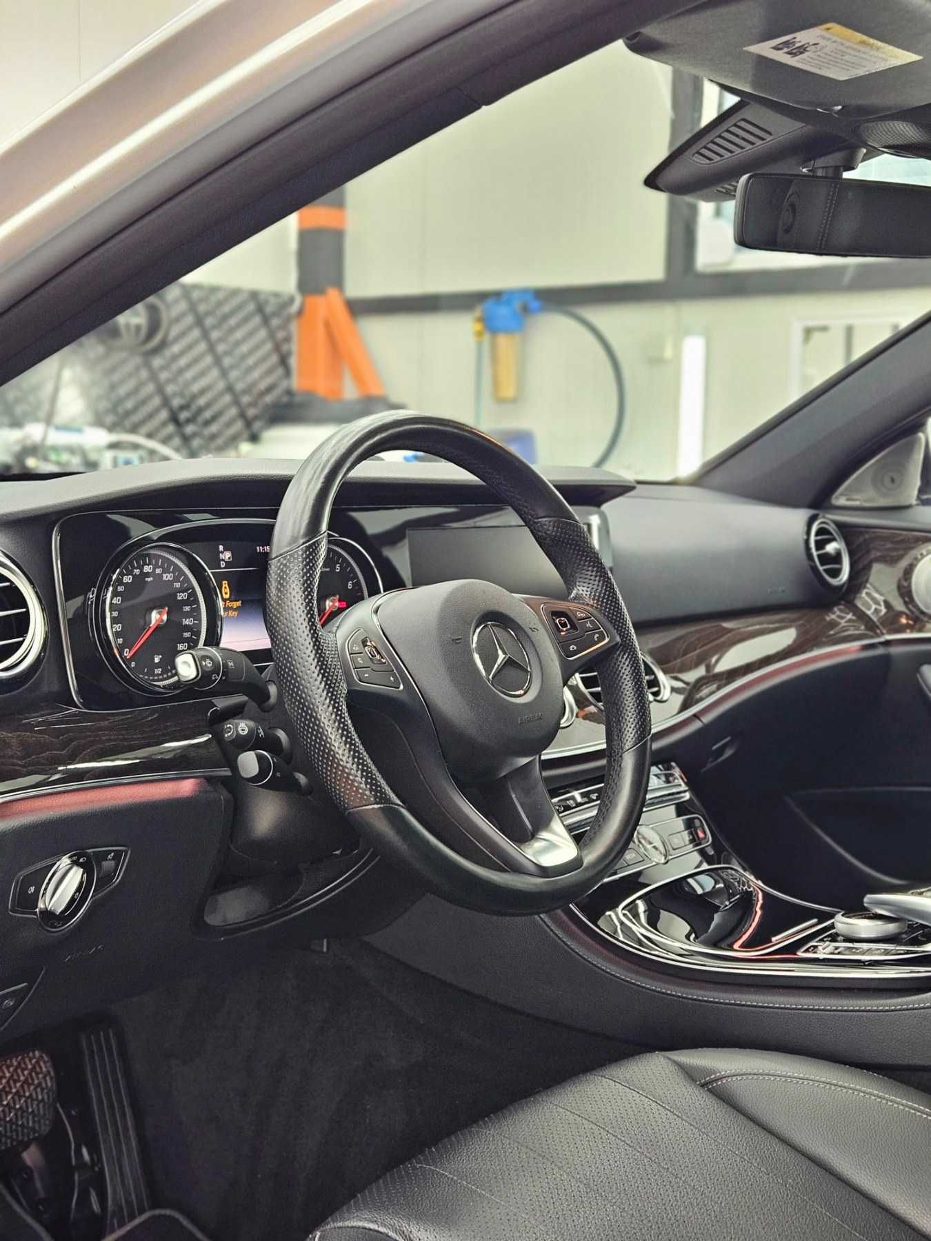 Mercedes-Benz E 300 4 MATIC AMG Line