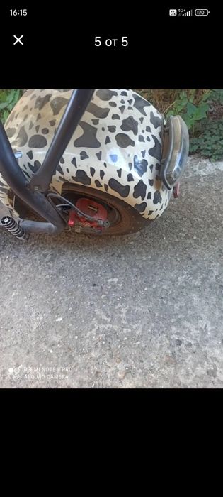 Батерията държи до 50км със едно зареждане .Моторчето е