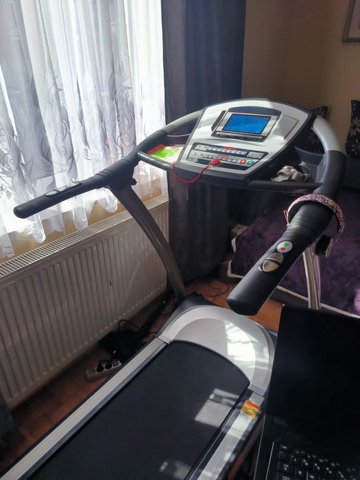 Vând banda alergat profesionala
