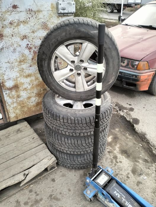 Продам комплект шин с дисками 20/65/15
